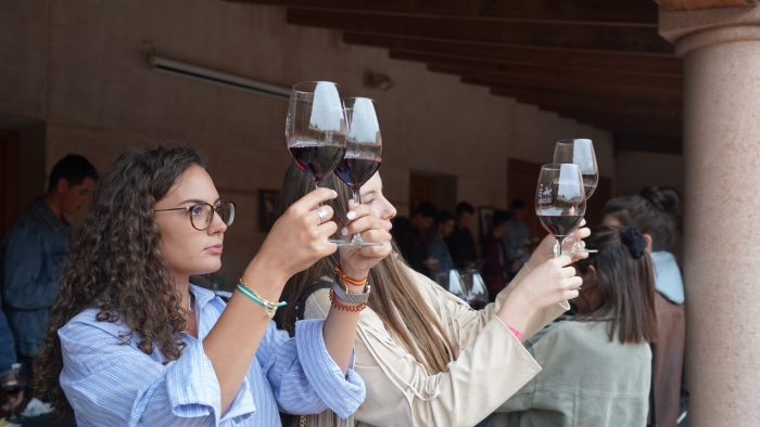 Promoviendo la cultura del vino entre las generaciones más jóvenes y los futuros líderes de opinión